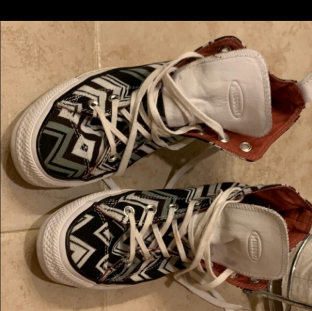 Geometric design Converse